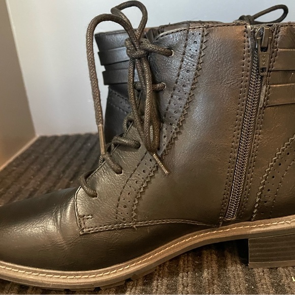 Women’s Cliffs boots size 8 1/2 medium - Picture 8 of 13